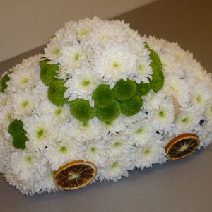 Машинка из цветов