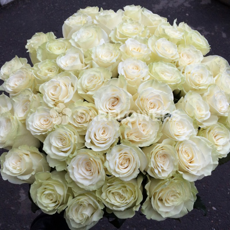 Букет белых роз 'Мондиаль'