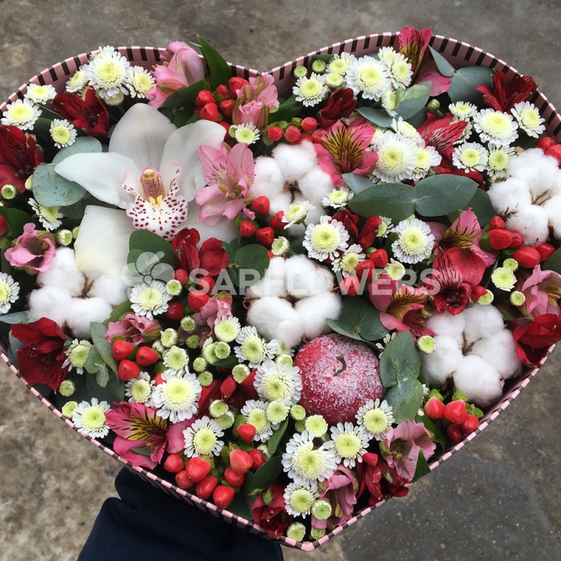 Коробка из цветов Сердце