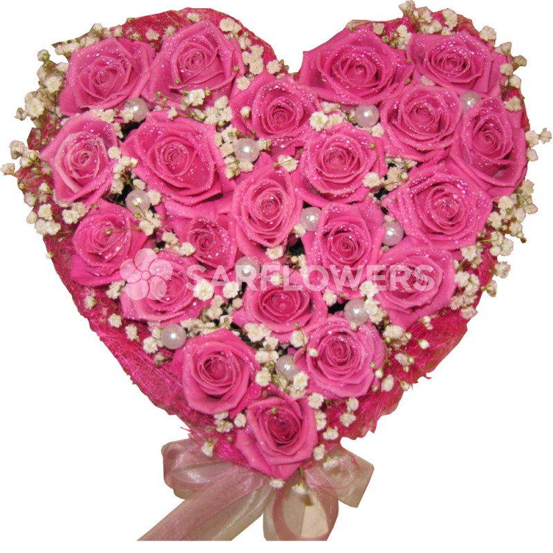 Розовое сердце из роз