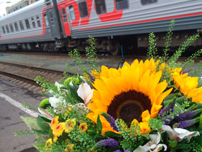 Доставка цветов на перон ж/д вокзала